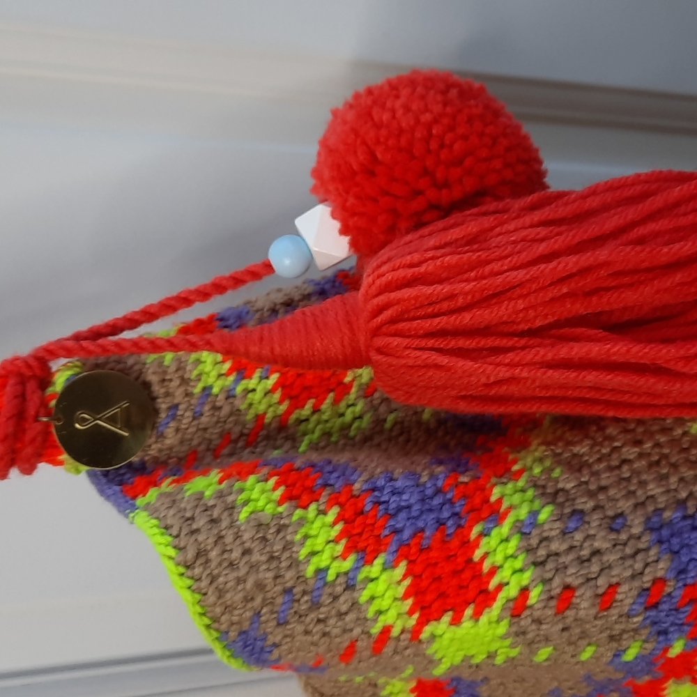 Among Equals Highlands Bilum Shoulder Bag - Picture 7 of 8
